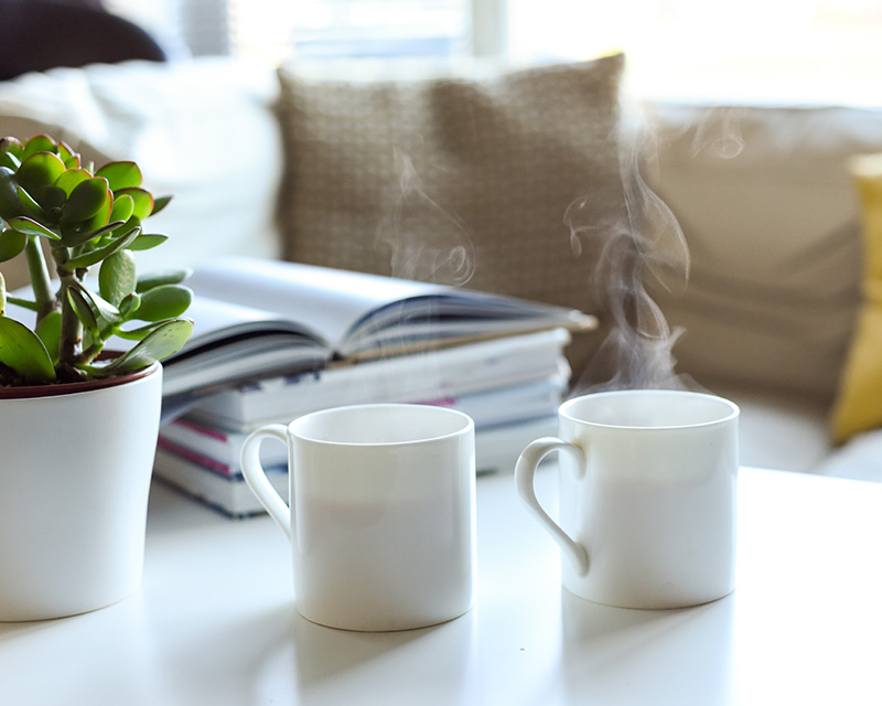 Two mugs on a table for psychodynamic therapy for relationships